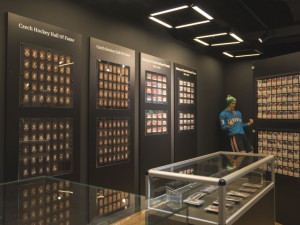 Otevřeno první Muzeum hokejových karet