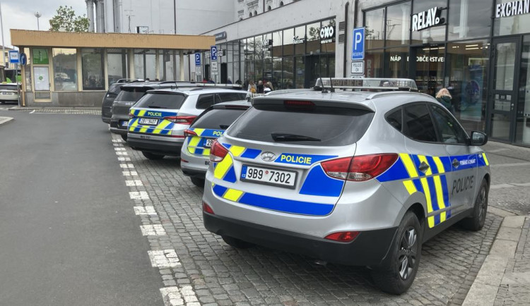 Řidič z Brna údajně bránil důchodci v chůzi, ten ho na oplátku poškrábal. Původně ho prý chtěl i poplivat