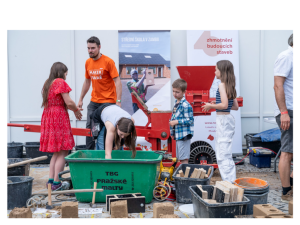 Národní centrum Stavebnictví 4.0, Sdružení pro výstavbu silnic a Svaz podnikatelů ve stavebnictví společně představily na Maker Faire stavebnictví