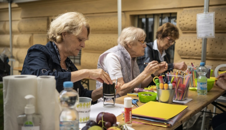 Fresh Senior Festival ve Ville Pellé chystá bohatý program. Odpolednem provede Alexander Hemala