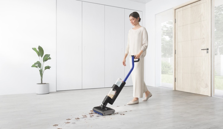 Unikátní technologie úklidu mokrých podlah: Představujeme Dyson WashG1, první speciální čistič na mokré podlahy od společnosti Dyson