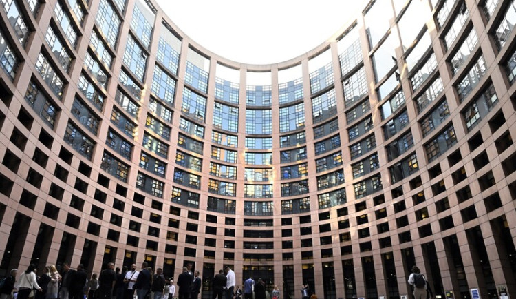 Živě: Předvolební debata lídrů kandidátek do EP
