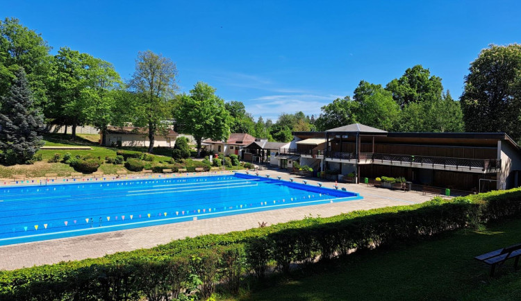 Dalším otevřeným koupalištěm bude Tyršova plovárna ve Dvoře Králové. Sezonu zahájí po víkendu