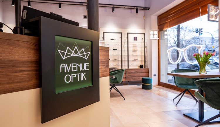 Největší prodejní výstava prestižních značek slunečních brýlí pomůže léčbě dětské tupozrakosti