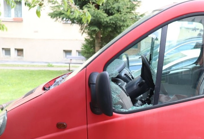 Jedno z poškozených aut. Foto: poskytla Policie ČR