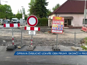 Oprava Ďáblické ulice uzavřela oba pruhy, omezení skončí v prosinci, dejte na místě pozor