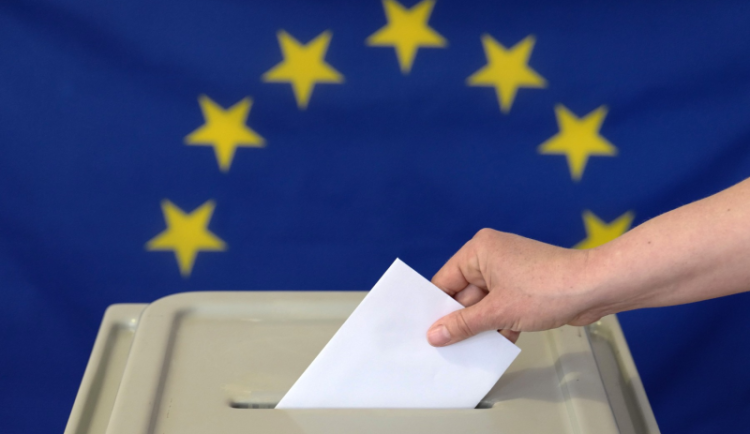 Živě: Debata Vysoké školy CEVRO o volbách do EP