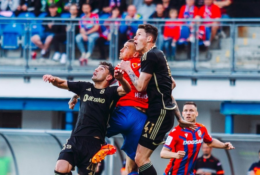 Fotbalisté Sparty ve finále poháru vyhráli v Plzni 2:1 a získali double