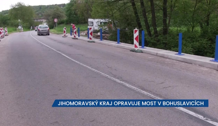 Jihomoravský kraj opravuje most v Bohuslavicích u Kyjova, na místě stavby jsou semafory