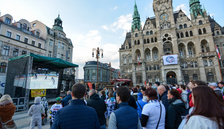 Češi jsou ve finále, před radnicí bude projekce nedělních zápasů