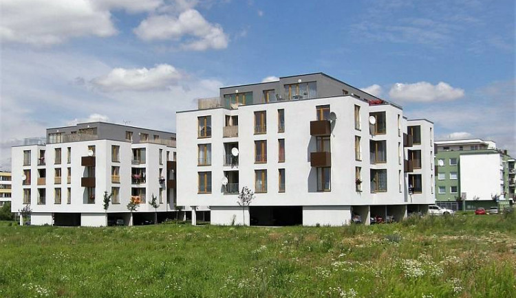 Veřejné losování rozhodlo o tom, kdo se nastěhuje do startovacích bytů v Hradci Králové