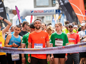 Olympionici, reprezentanti i začátečníci – závod ČEZ RunTour si v Ústí nad Labem užily dvě tisícovky běžců všech úrovní