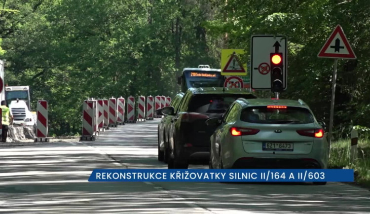 Rekonstrukce nebezpečného křížení silnic II/164 a II/603 na Českobudějovicku potrvá do září