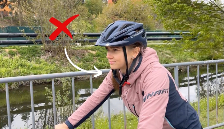 Cyklistická přilba může dítěti zachránit život. Pokud je správně vybraná a nasazená