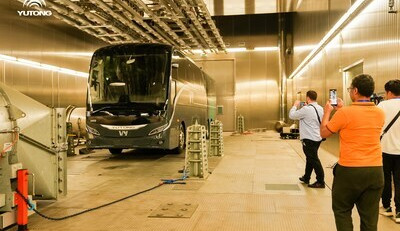 Evropští novináři zkoumají inovace měnící tvář průmyslu v přední světové laboratoři elektrických vozidel