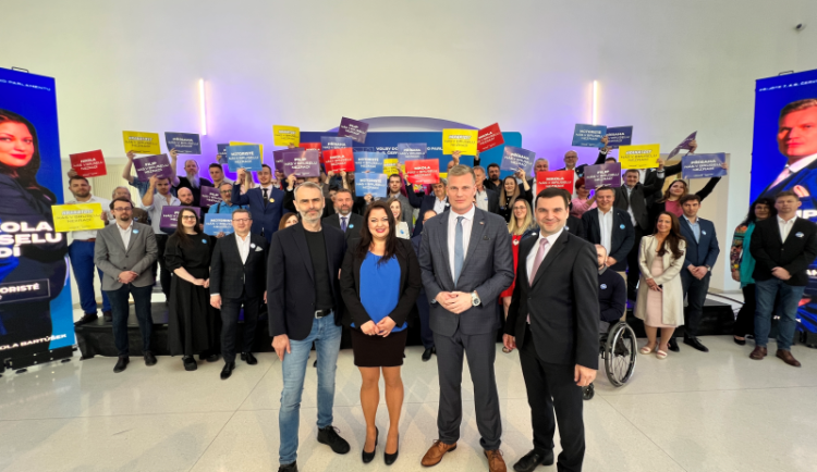 Bartůšek: Migrační pakt neřeší nelegální migraci