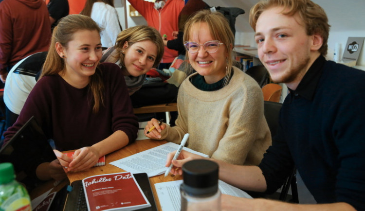 Kurz „Achillova Data“ otevře brány studentům s vášní pro novinařinu