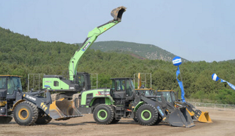Společnost XCMG Machinery v Sü-čou předvedla 1200 hostům z více než 60 zemí a regionů novou generaci ekologických, inteligentních stavebních strojů