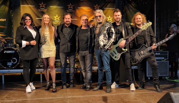 Hit letošního léta je na světě