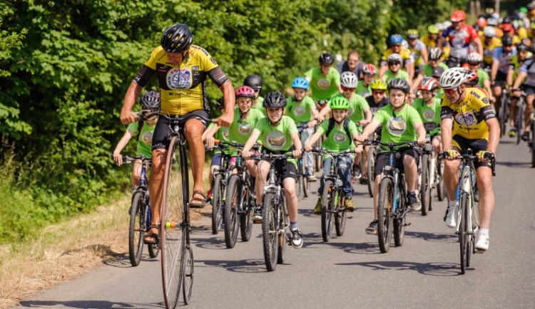 350 tisíc korun na podporu malých onkologických pacientů. MetLife podpořila 15. ročník charitativního projektu Na kole dětem