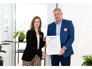 České ženy stále vydělávají méně než muži. PwC se zařadila mezi průkopníky a vedoucí firmy pracovního trhu, oficiálně odměňuje muže a ženy rovně