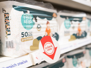 Tesco podporuje rodiny: Snížilo ceny plen a kojeneckých mlék