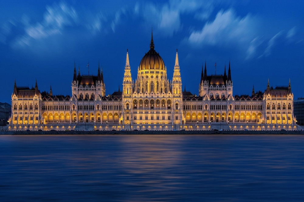 https://pixabay.com/cs/photos/parlament-budova-architektura-1440679/