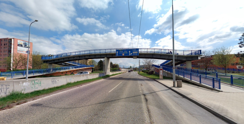 Lávku na Vltavě-střed čeká přes léto rekonstrukce, dočasně ji nahradí poptávkový přechod