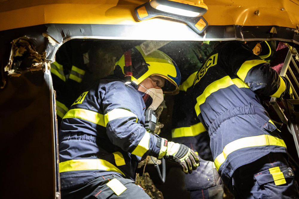 VIDEO: RegioJet odškodní cestující z vlaku, ve kterém po nehodě zemřeli čtyři lidé