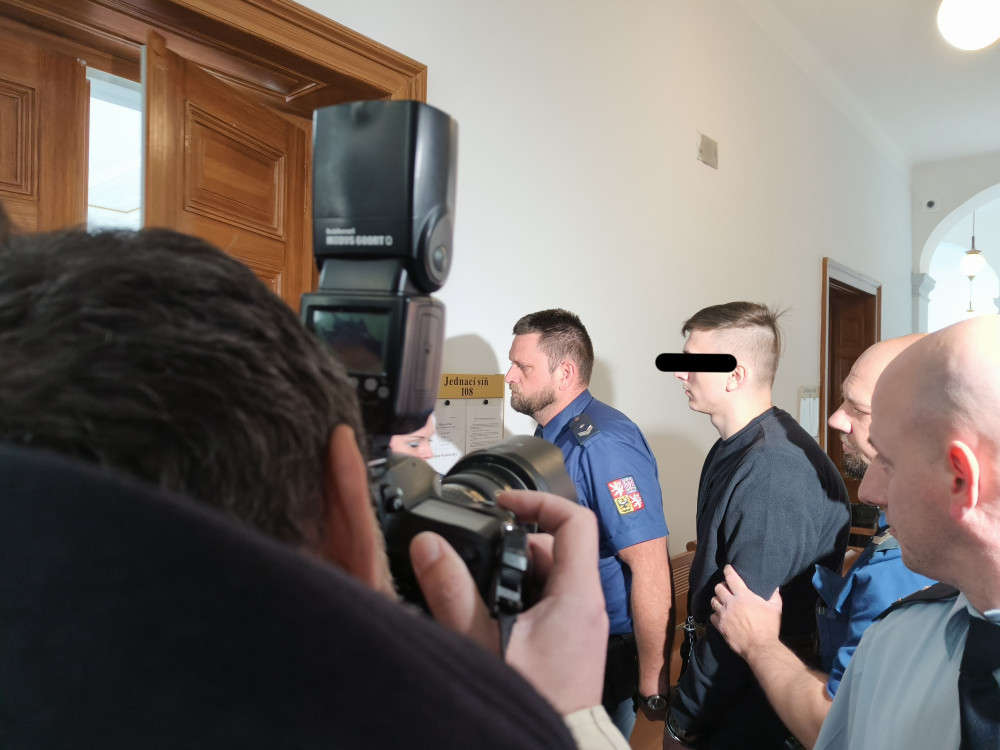 Vrchní soud potvrdil ukrajinskému mladíkovi 19 let vězení za pokus o vraždu školačky