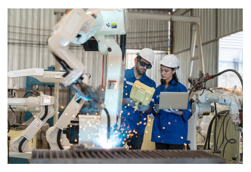 Průmysl stále padá