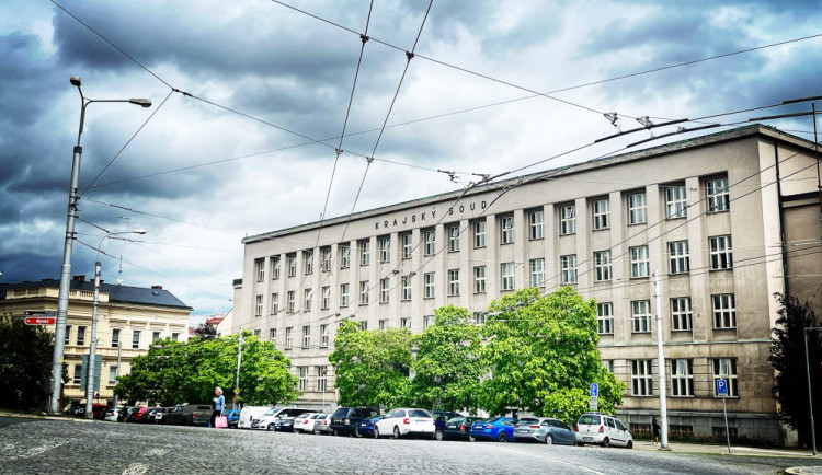 size3-17169759813627-207-u-hradeckeho-krajskeho-soudu-se-do-stavky-zapojila-drtiva-vetsina-zamestnancu