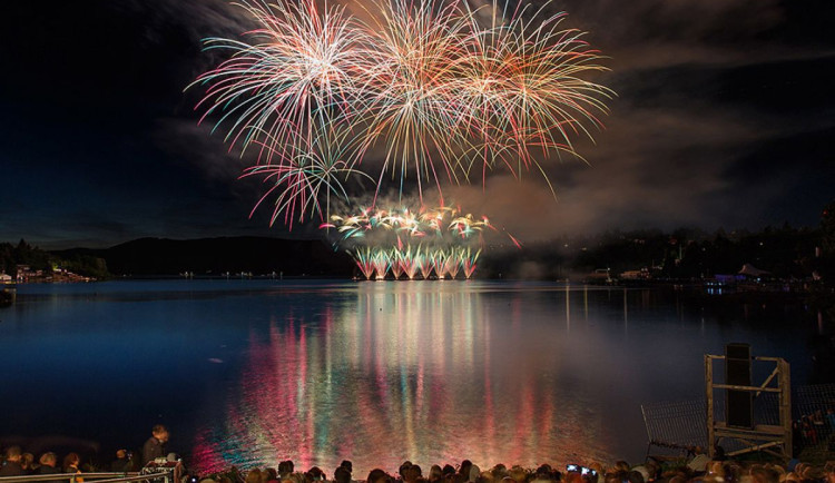 Začíná Ignis Brunensis. Nad brněnskou přehradou dnes zazáří dronová show a první soutěžní ohňostroj