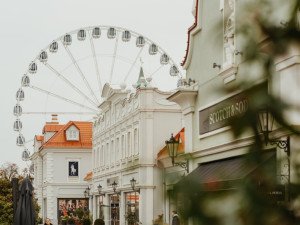 Designer Outlet Parndorf slaví 26. narozeniny: Značky jako Karl Lagerfeld, Valentino nebo Guess se slevou až 70 %
