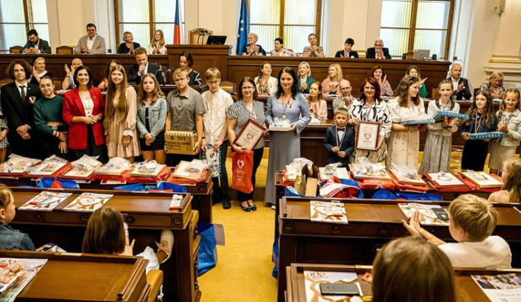 Dětská srdce už podesáté rozzářila Sněmovnu