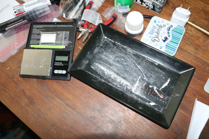 Kriminalisté dopadli dealery kokainu, čtyři z nich putovali rovnou do vazby