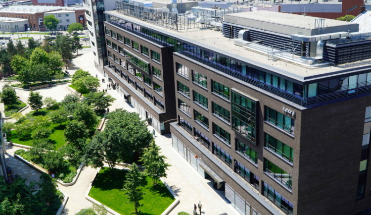 Společnost Kyndryl otevřela novou moderní kancelář v Brně. Podporuje inovaci a zapojení komunity