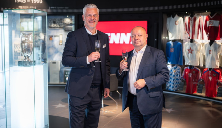 ŘETĚZEC PENNY SE STAL NOVÝM GENERÁLNÍM PARTNEREM ČESKÉ FOTBALOVÉ REPREZENTACE