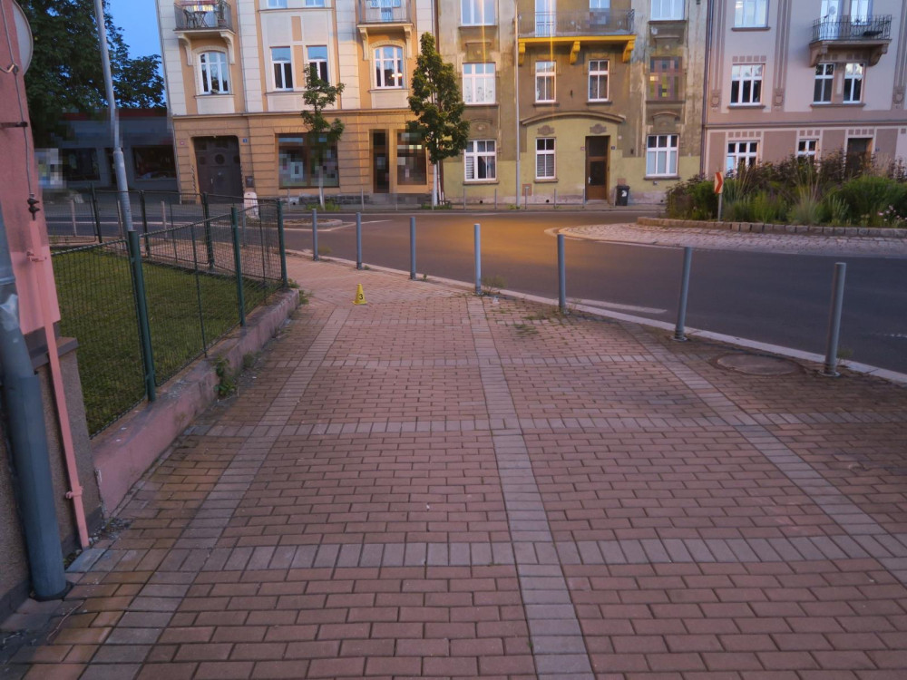 Ve Varech se srazil cyklista s dívkou na koloběžce. Cyklista ujel, policie hledá svědky