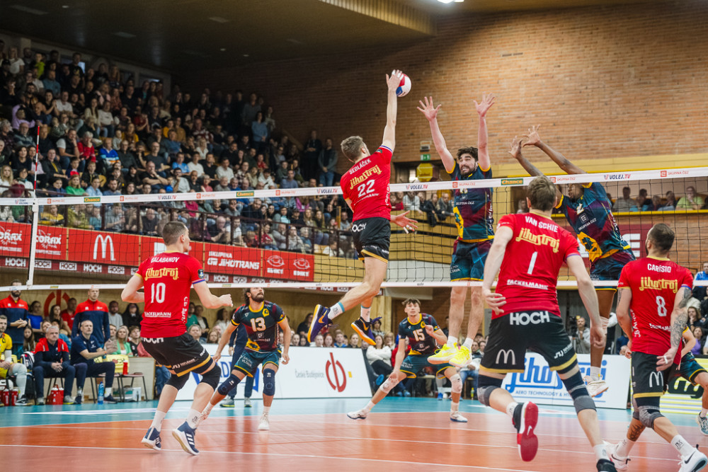 dan.kubat14@gmail.com +420774407608