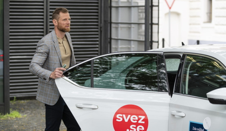 Svez.se: první taxislužba v České republice nabízí IQOS friendly vozy
