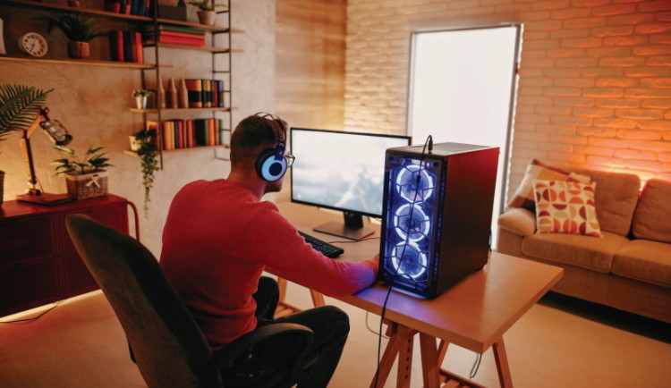 Záložní zdroj podceňuje většina českých gamerů: Riskují přerušení hry i poškození drahého vybavení