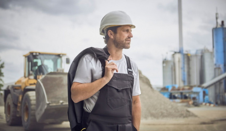 Pracovní oblečení, jehož kombinace v létě oceníte