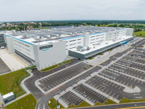 Více než 4 z 10 zaměstnanců dává pro úspěšný start kariéry přednost firemnímu školení před vysokoškolským vzděláním, ukázal průzkum Amazonu