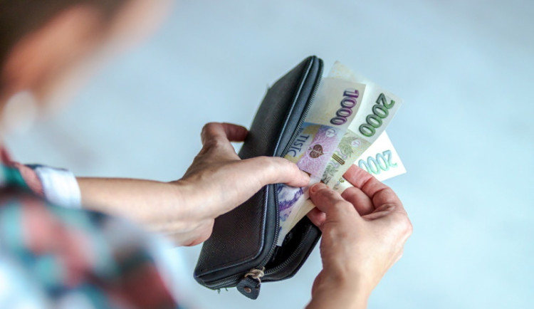 Živě: Průzkum o financích domácností potvrdil zlepšení i skepsi