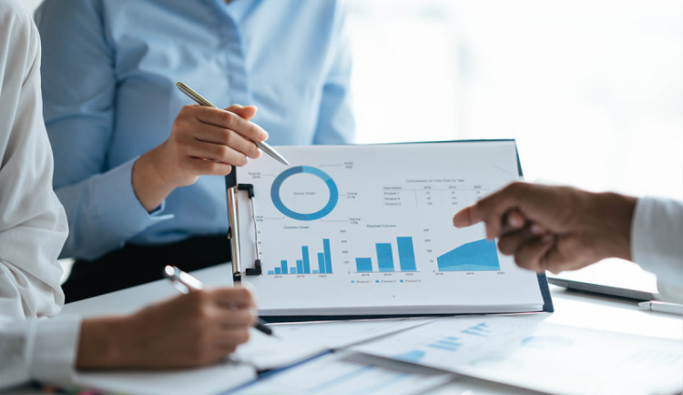 Úrokové sazby dále výrazně klesají