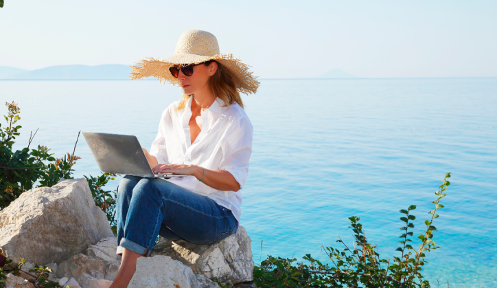 Polovina Čechů si bere v kuse jen jeden týden dovolené, podle odborníků to nestačí