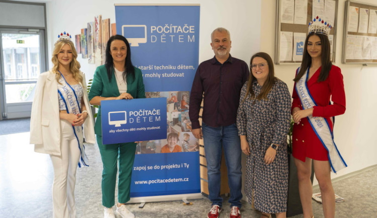 Vítězky Miss ČR pomohly v rámci charity Počítače dětem