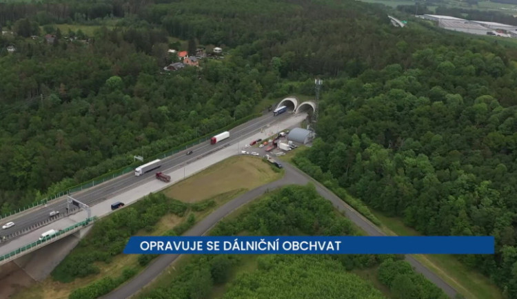 Začala plánovaná oprava dálničního obchvatu Plzně, dělníci jsou v tunelu Valík