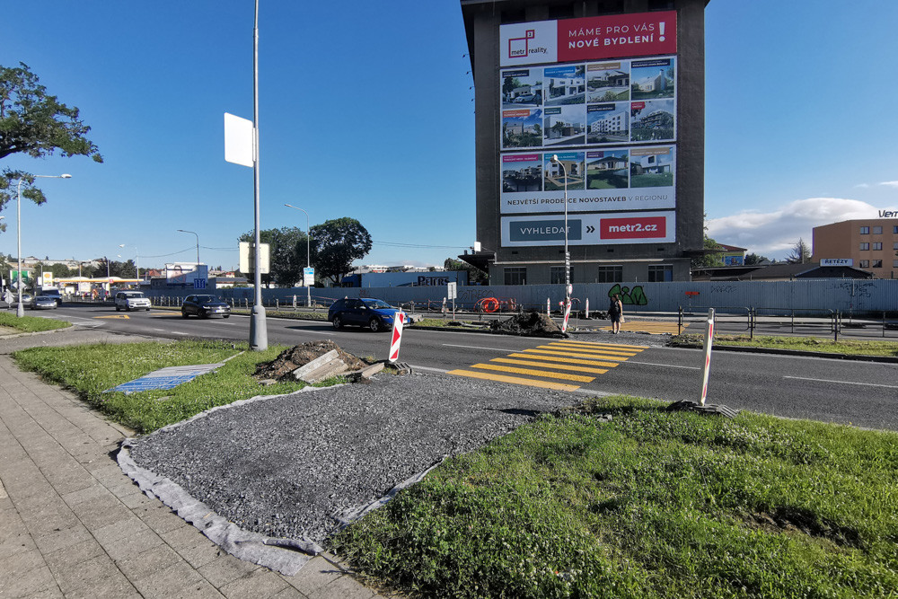 Provizorní přechod na průtahu Olomoucí zaskočil řidiče i chodce. Obrovské riziko, míní koordinátor BESIPu